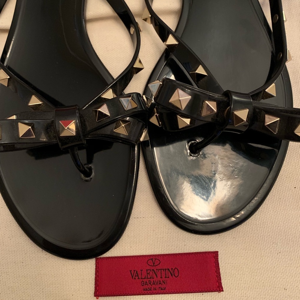Valentino Garavani rockstud fip flops